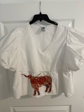 QOS: Texas Longhorn White V-Neck Peplum Top with Sequin Longhorn